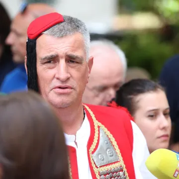 Bulj pozvao Sanadera na Alku i objavio simboličnu fotografiju: 'Red je da ćaća bude sa svojima'