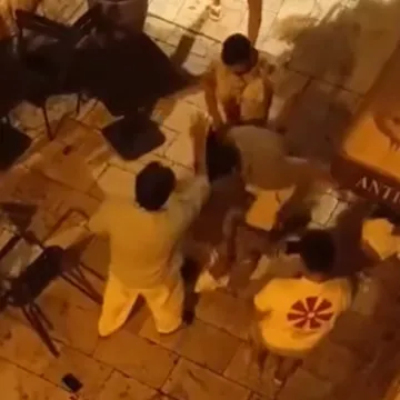 U centru Splita iscipelarili turista: 'Ubijaju tipa i lome restoran!'