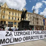 Prolaznik pobjesnio na aktiviste u središtu Zagreba: 'Odite lepo Vučiću!'