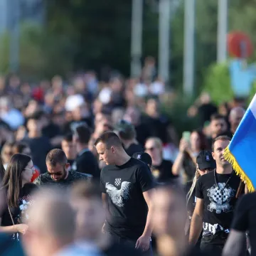 Ovo se zaista rijetko viđa: Horda ljudi spremno korača k sinjskom Hipodromu