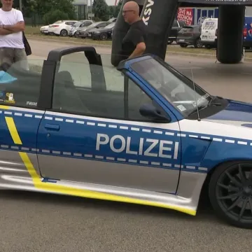 Oduševljeni stari i mladi: Strastveni zaljubljenici u aute pretvorili Vukovar u zonu adrenalina
