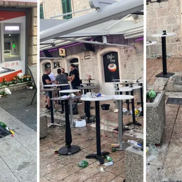 Centar Sinja prekriven smećem: Nakon zagrijavanja pred koncert, posjetitelji iza sebe ostavili nered