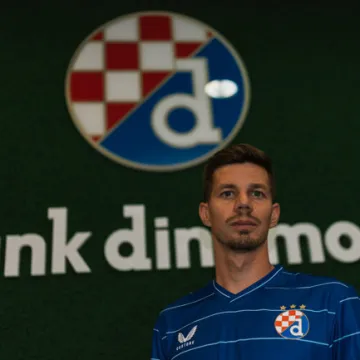 Miha Zajc je novi igrač Dinama: 'Velika je čast nositi ovaj dres, jedva čekam istrčati pred navijače'