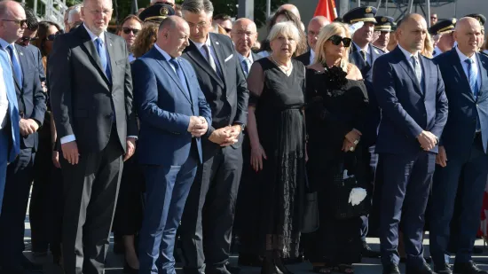 Tako blizu, a tako daleko: Milanović i Plenković položili vijence, pogledajte tko je još došao u Knin