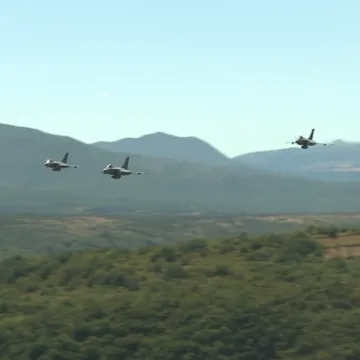 Moćni Rafalei parali nebo iznad Knina: Spektakularni kadrovi kao iz Top Guna