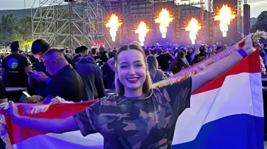Thompsonova nećakinja zabavljala se na koncertu: U VIP-u uživala s prijateljima
