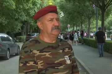 Kninom zvone dalmatinske pisme, veteran 4. Gardijske posebno emotivan: 'Nadam se da ćemo se naći'