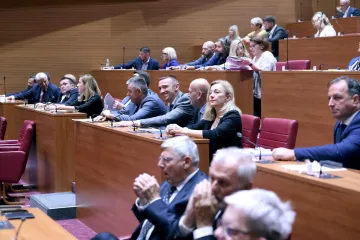 Koliko koštaju zastupnici? Uz plaću od 4.000 eura financirali smo im i hrpu ostalih troškova