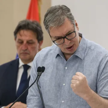 Vučić u bolnici napravio show i poslao poruke: 'Srbija se ne može pobijediti!'