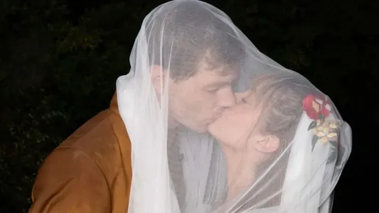 Neobična vjenčanica glumice oduševila! Jagoda Kumrić i suprug objavili fotografije vjenčanja