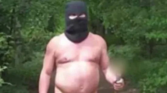 Gol je iskočio iz grmlja s dildom na štapu i isprepadao turistkinje
