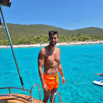 Miloš iz Gospodina Savršenog pokazao isklesano tijelo i top formu: Odmara u 'hrvatskom Monacu'