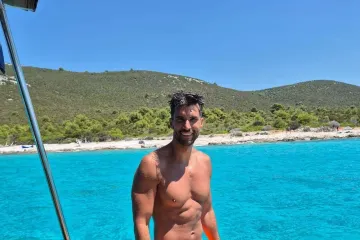 Miloš iz Gospodina Savršenog pokazao isklesano tijelo i top formu: Odmara u 'hrvatskom Monacu'