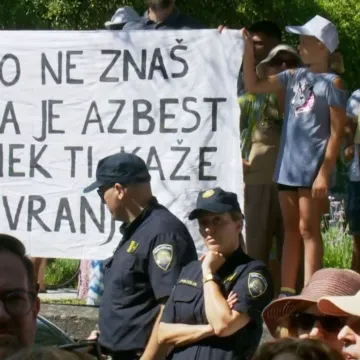 Prosvjedi u Splitu se nastavljaju, gradonačelnik Šuta: 'Debeljak je sada na potezu'