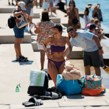 Ljepotica savršene figure pokorila plažu u Zadru, a centrom zablistale brojne dame