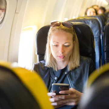 Zašto nas tjeraju da isključimo mobitele tijekom leta? Otkriveni pravi razlozi