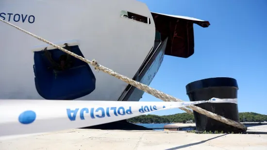 Vođa palube trajekta Lastovo tvrdio je da 'nema rampa kuda ići'. Par minuta poslije ubila je trojicu pomoraca