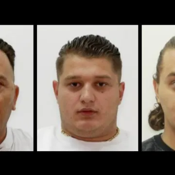 Ovo su otac i sinovi osumnjičeni za jezivi masakr usred bijela dana: Ubili trojicu u kafiću i pobjegli