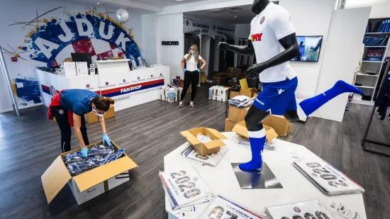 Hrabri uljez napravio paniku u fan-shopu Hajduka: Pogledajte gdje je stavio Dinamov grb