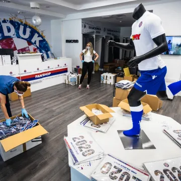Hrabri uljez napravio paniku u fan-shopu Hajduka: Pogledajte gdje je stavio Dinamov grb