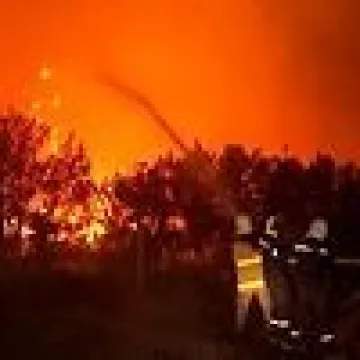 Vatra bijesni, buktinja se širi. Ljudi u očaju gledaju kako guta sve: 'Kao sudnji dan'