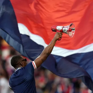 Kamere uhvatile bivšeg trenera Hajduka dok su navijači PSG-a krali šou u Udinama
