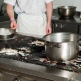 Inspekcija zatvorila restoran: U zamrzivaču pronađeno pseće meso, u kuhinji mišji izmet