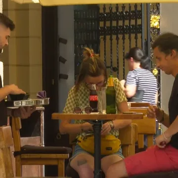 Inflacija na vrhuncu! Sindikati: 'Nakon sezone past će cijene smještaja, ali ne i hrane'