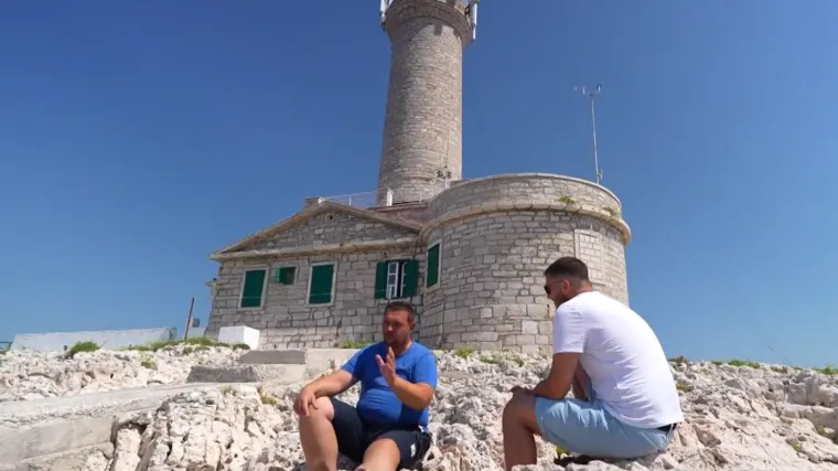 Slaviša je sam na svjetioniku sa psom Brkicom usred Jadrana: 'To je najposebniji mir'