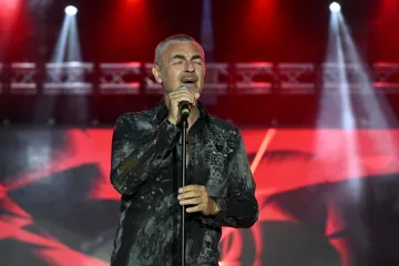 Lijepa odvjetnica ukrala mu je srce: Sandi Cenov pokazao suprugu, fanovi oduševljeni