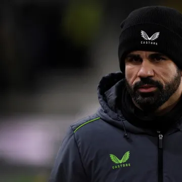 Diego Costa dotrčao do nogometašice pa je bacio na pod: Snimka obilazi svijet