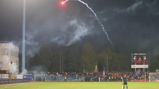 Divljanje u Vinkovcima! Policija otvorila istragu protiv navijača Hajduka i Cibalije, ima svega