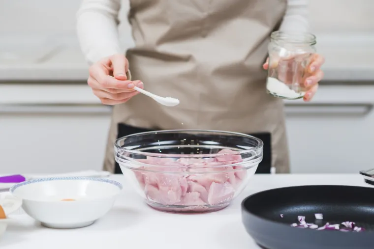 Znanstvenici upozoravaju: Dodavanje ove namirnice u hranu povećava rizik od depresije