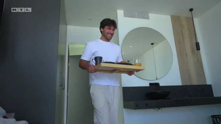 Nakon zajedničke noći s Petrom promijenila mi&scaron;ljenje: Njezinom odnosu s Karlom do&scaron;ao je kraj