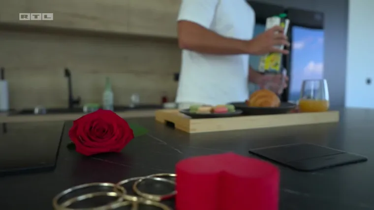 Nakon zajedničke noći s Petrom promijenila mi&scaron;ljenje: Njezinom odnosu s Karlom do&scaron;ao je kraj