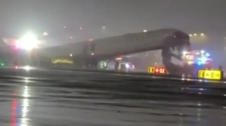 Avion udario u vozilo dok je slijetao: Kruži snimka, strahuje se da ima ozlijeđenih