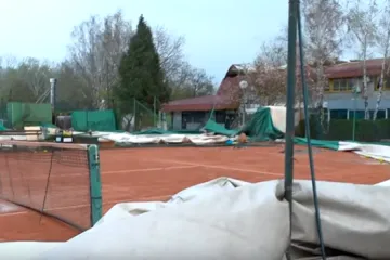 Kaos diljem Zagreba: Vjetar i&scaron;čupao krov dvorane, tereni i svlačionice pod vodom