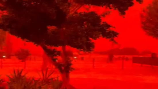 Nebo postalo crveno, pogledajte nevjerojatnu snimku iz Australije: 'Izgleda kao apokalipsa'