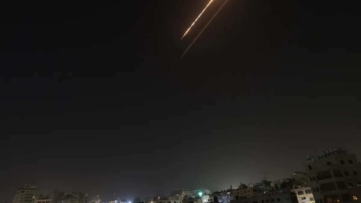 Hutisti napali Izrael, Iran upozorio na 'ozbiljan rizik od zračenja'! Oglasio se Trump