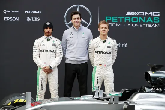 &Scaron;ef Mercedesa otkrio kako je bio korak do otkaza Hamiltonu i Rosbergu