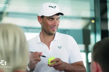 Spektakl na Comu: Električni bolidi jure 100 km/h pred sportskim legendama