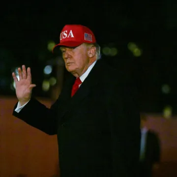 Fotografija &scaron;koljaka u pijesku digla Ameriku na noge: Biv&scaron;i &scaron;ef FBI-ja 'zaprijetio' Trumpu?