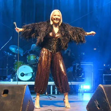 &Scaron;ljokice, perje i korzet: Maja &Scaron;uput u upečatljivom izdanju priredila show u Koprivnici