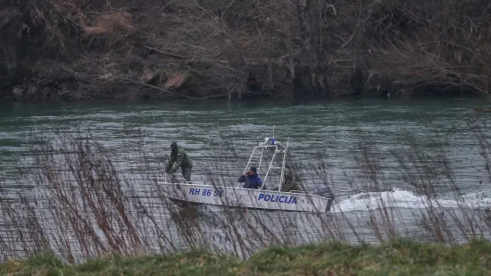 Mu&scaron;karac u Slavonskom Brodu skočio u Savu pa nestao