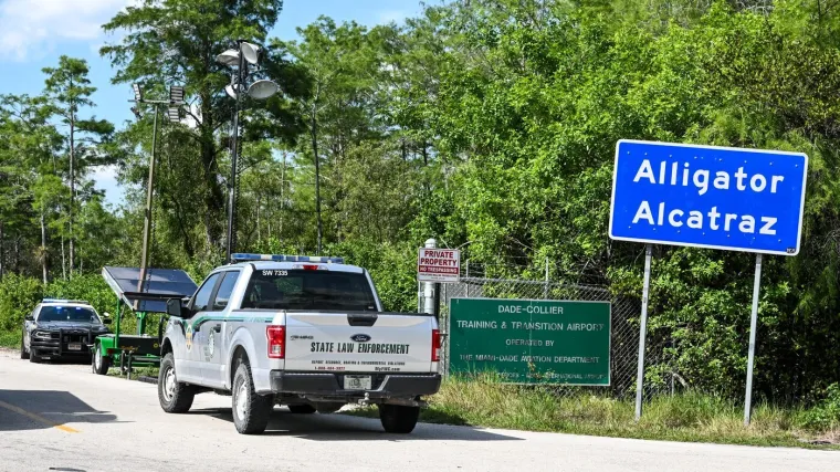 Zatvara se zloglasni imigracijski zatvor Alligator Alcatraz u kojem se nikada ne gasi svjetlo