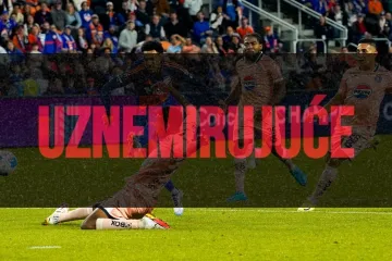 Suigrači plakali na terenu: Jeziva ozljeda noge &scaron;okirala Honduras