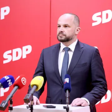 Hajda&scaron; Dončić: 'Moderni fa&scaron;isti nose odijela, znaju jesti nožem i vilicom, čak se i salvetom služe'