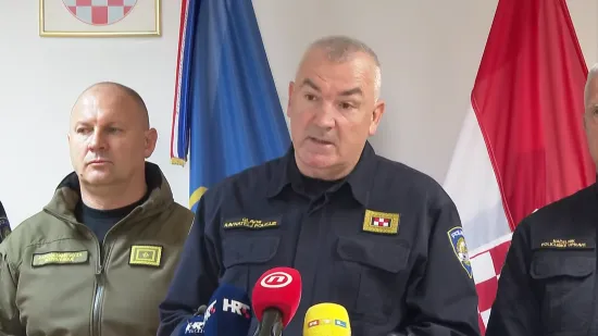 Izvanredno obraćanje ravnatelja policije: 'Jo&scaron; nismo prona&scaron;li ubojicu u Drni&scaron;u, budite na oprezu'