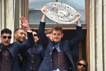 Kompany zaboravio donijeti pehar na proslavu: Stvar spasila njegova supruga u zadnji tren