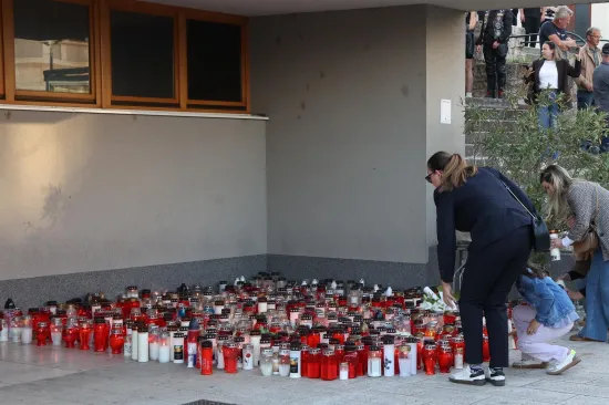 Građani na simboličan način odali počast ubijenom Luki i obitelji: 'Stvari treba mijenjati'